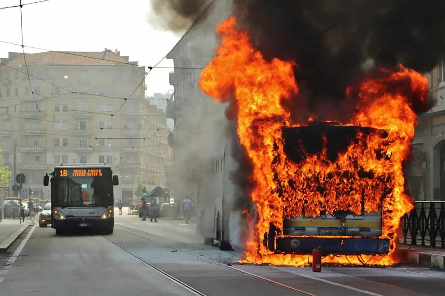 PERCHÉ GLI AUTOBUS PRENDONO FUOCO?