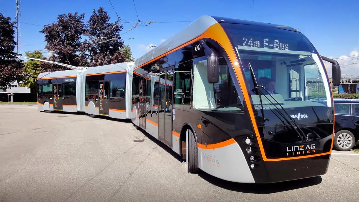 UN EXQUICITY DA 24 M A SPASSO PER GENOVA