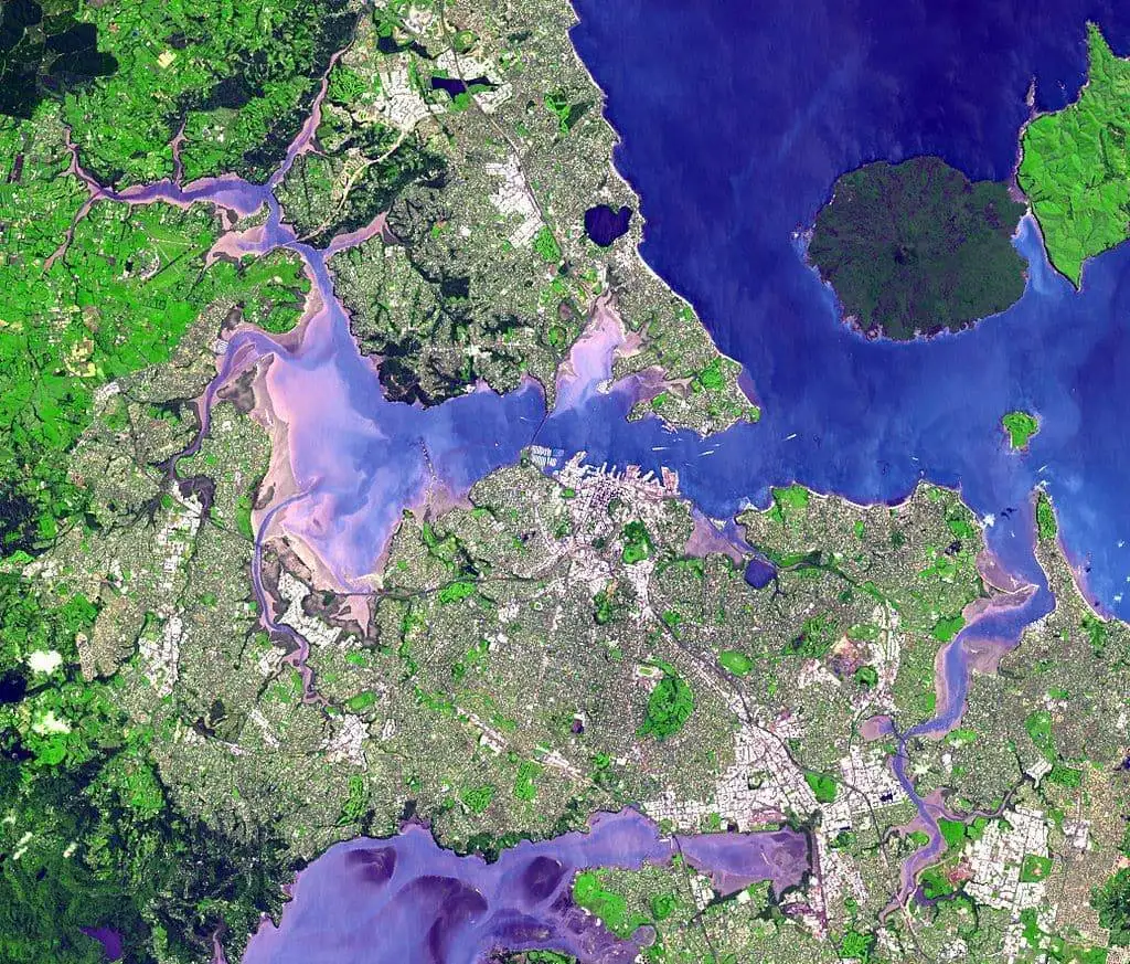 UN PASSANTE PER AUCKLAND