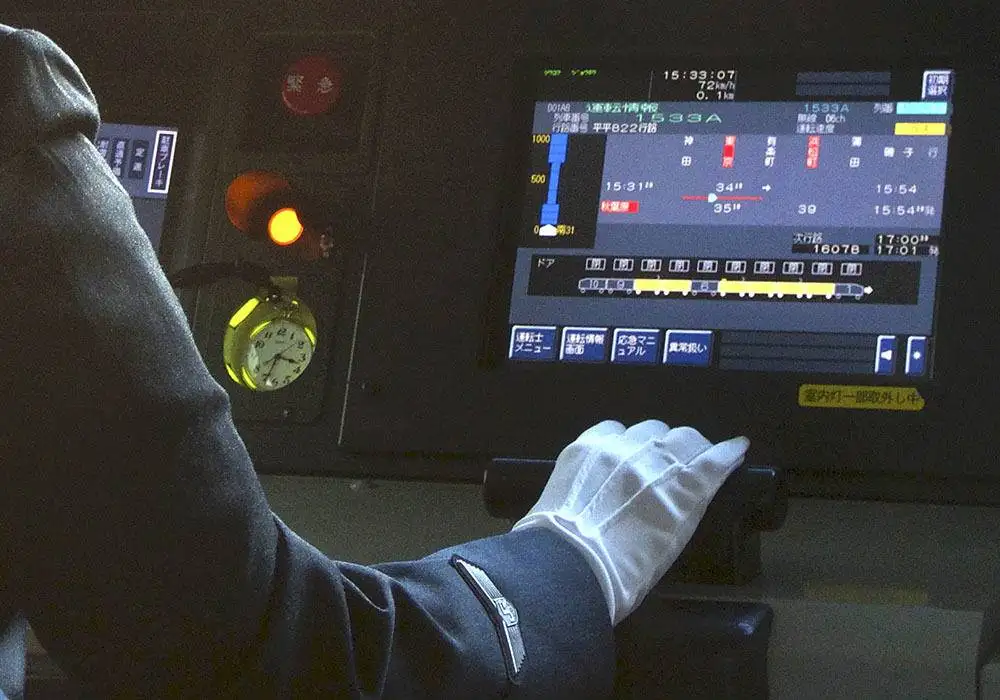 cityrailways_japanese_driver_clock