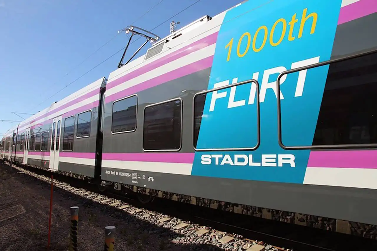 IN GIRO CI SONO 1000 TRENI FLIRT